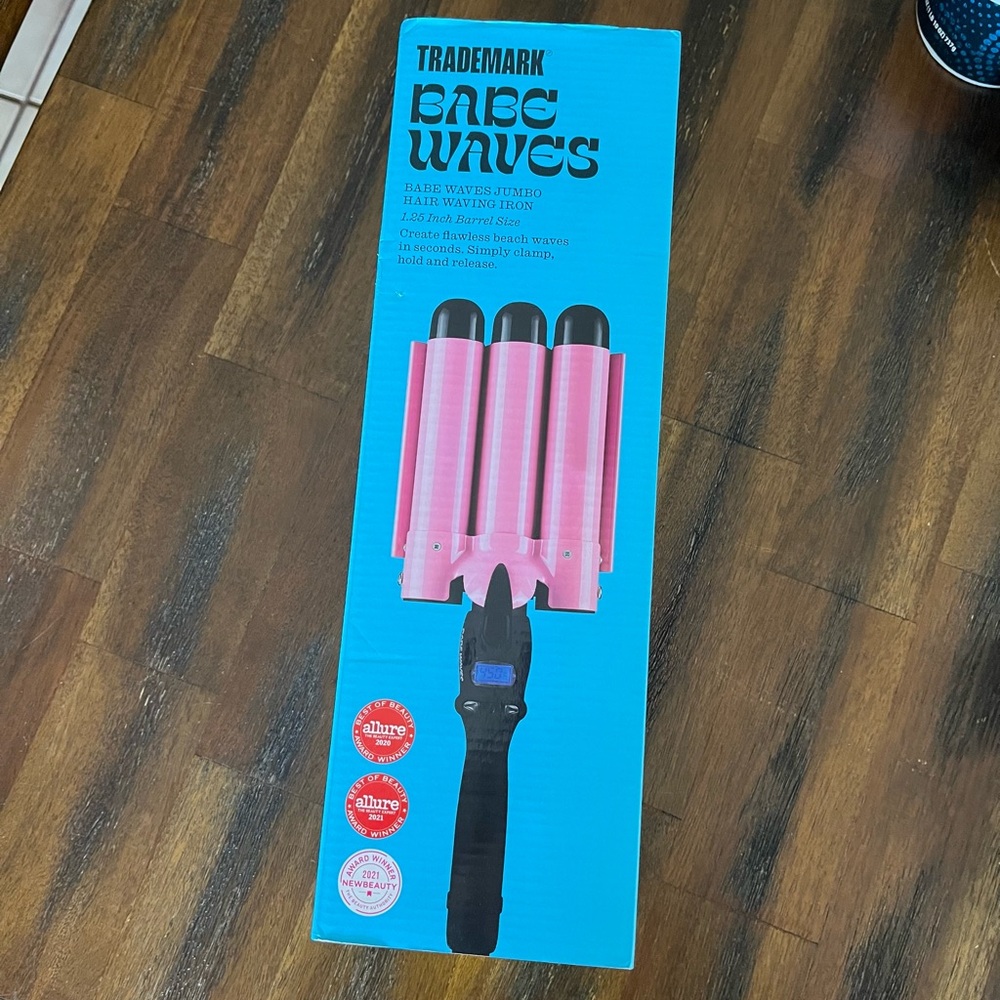 NEW Trademark Beauty Three Barrel Hair Curling Iron 1.25 Inch Babe Waves Jumbo